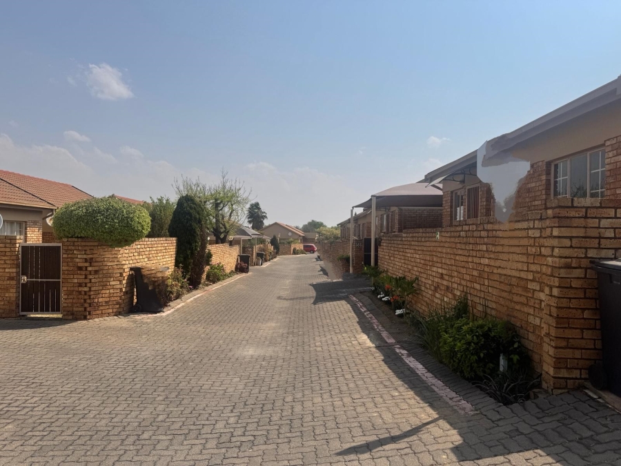 To Let 2 Bedroom Property for Rent in Amberfield Ridge Gauteng