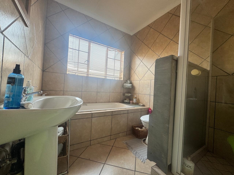 To Let 2 Bedroom Property for Rent in Amberfield Ridge Gauteng
