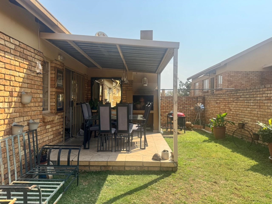 To Let 2 Bedroom Property for Rent in Amberfield Ridge Gauteng