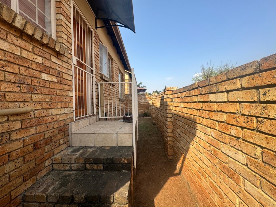 To Let 2 Bedroom Property for Rent in Amberfield Ridge Gauteng