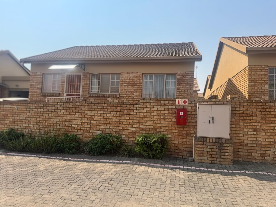 To Let 2 Bedroom Property for Rent in Amberfield Ridge Gauteng