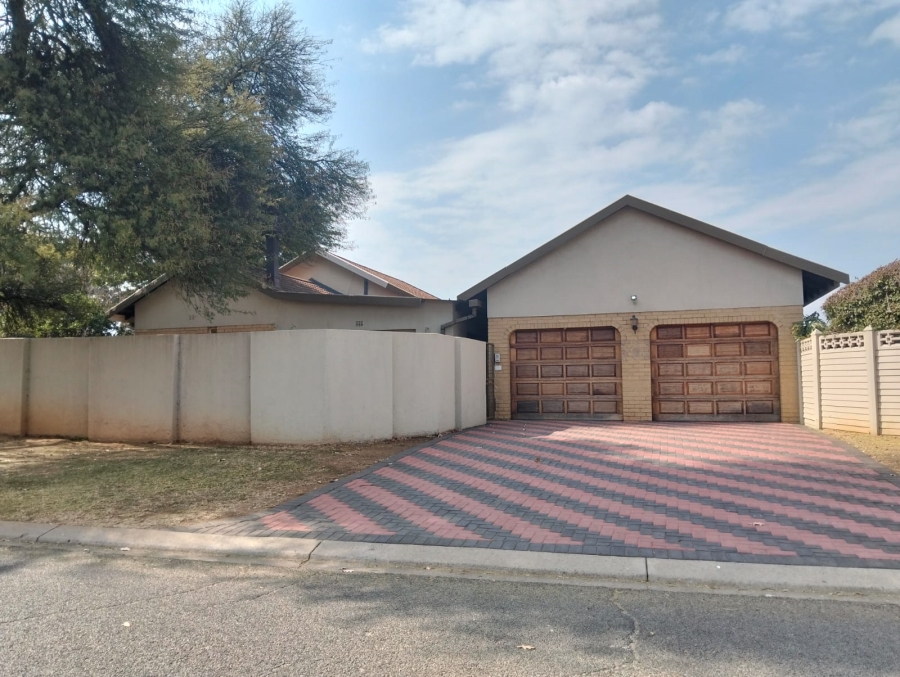 3 Bedroom Property for Sale in Vanderbijlpark SE 6 Gauteng
