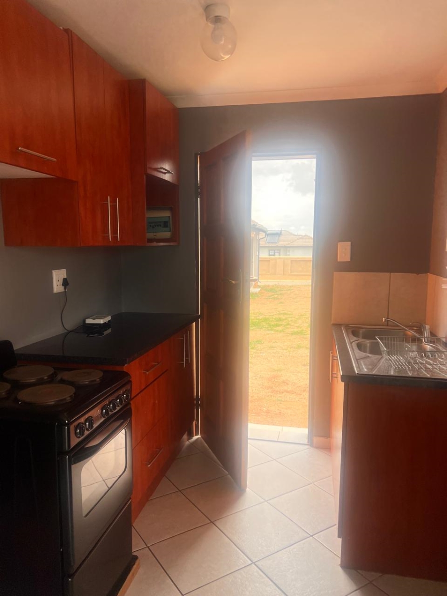 To Let 2 Bedroom Property for Rent in Azaadville Gardens Gauteng