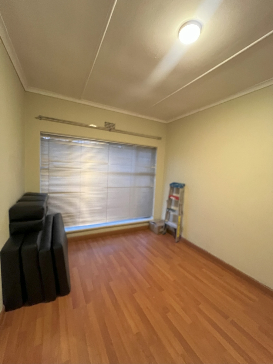 6 Bedroom Property for Sale in Horison Park Gauteng