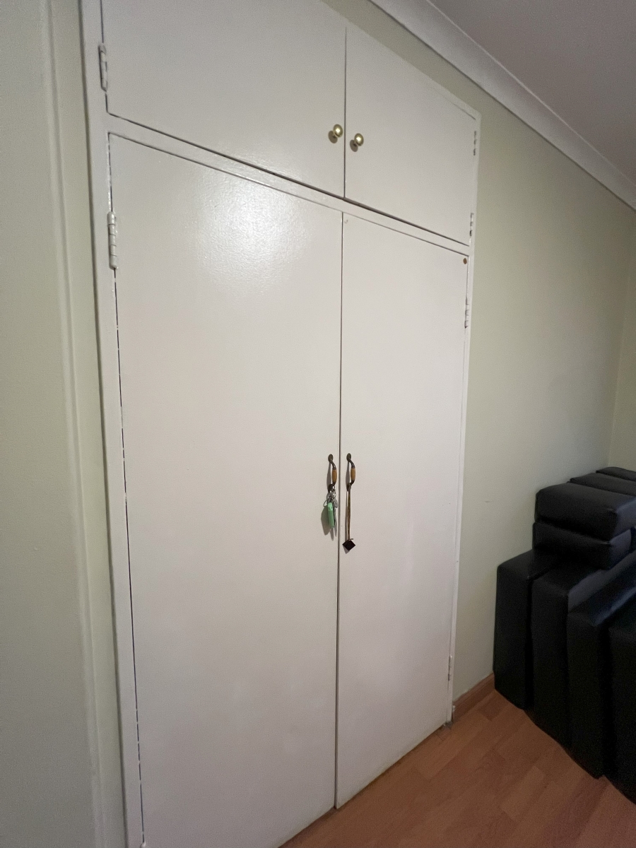 6 Bedroom Property for Sale in Horison Park Gauteng