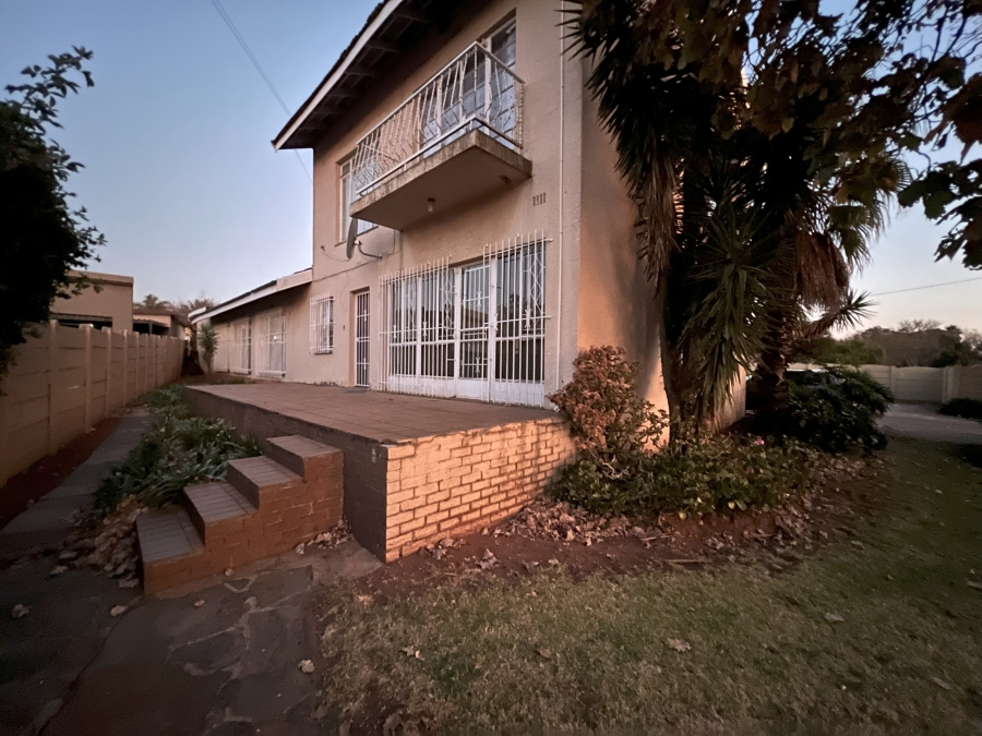 6 Bedroom Property for Sale in Horison Park Gauteng