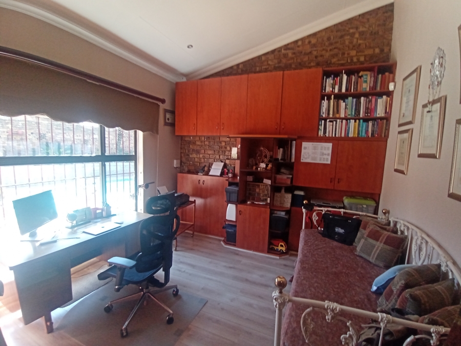 3 Bedroom Property for Sale in Bassonia Gauteng
