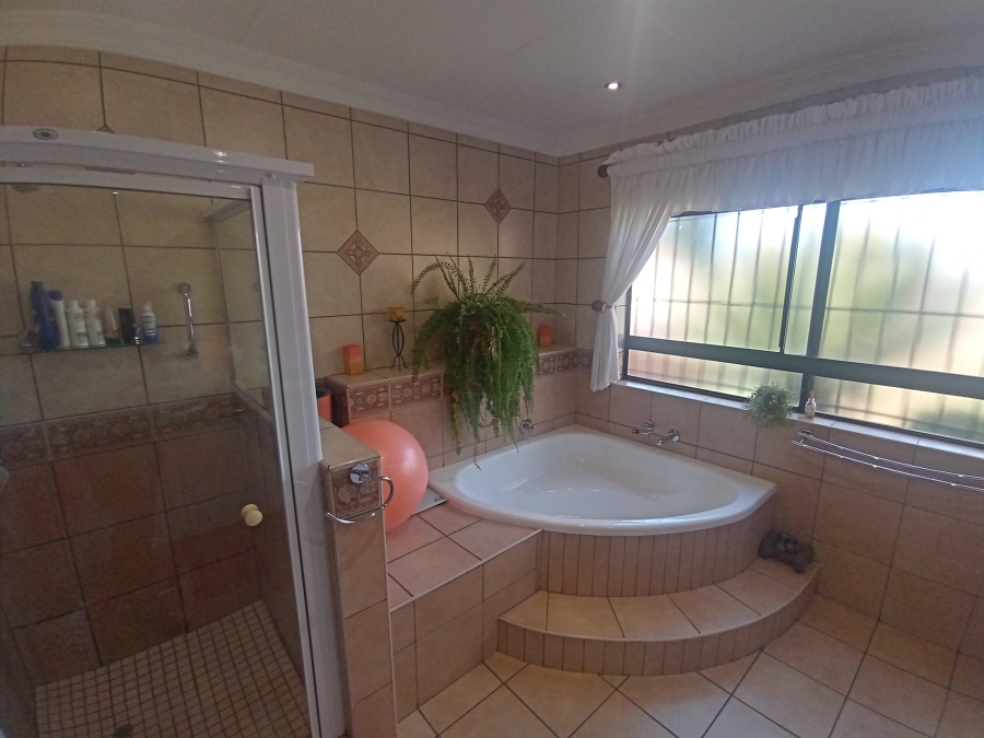 3 Bedroom Property for Sale in Bassonia Gauteng