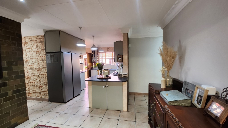 4 Bedroom Property for Sale in Clubview Gauteng