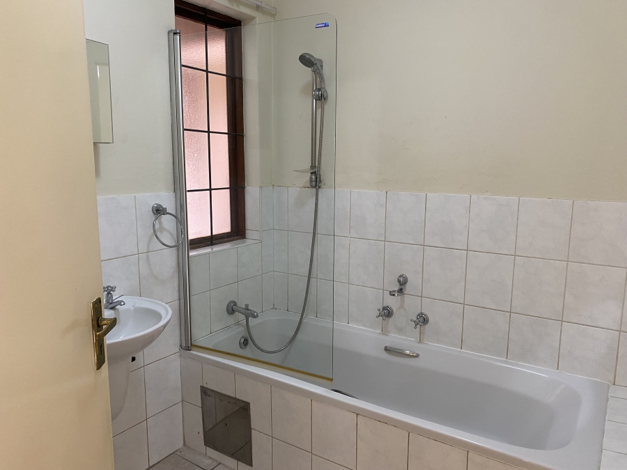 To Let 1 Bedroom Property for Rent in Bryanston Gauteng