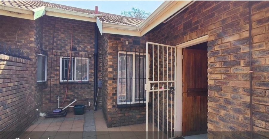 3 Bedroom Property for Sale in Birchleigh North Gauteng