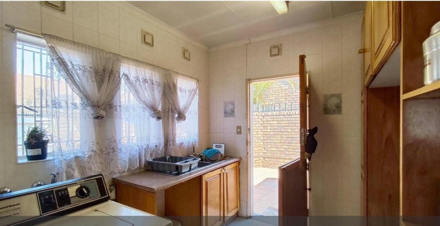3 Bedroom Property for Sale in Birchleigh North Gauteng