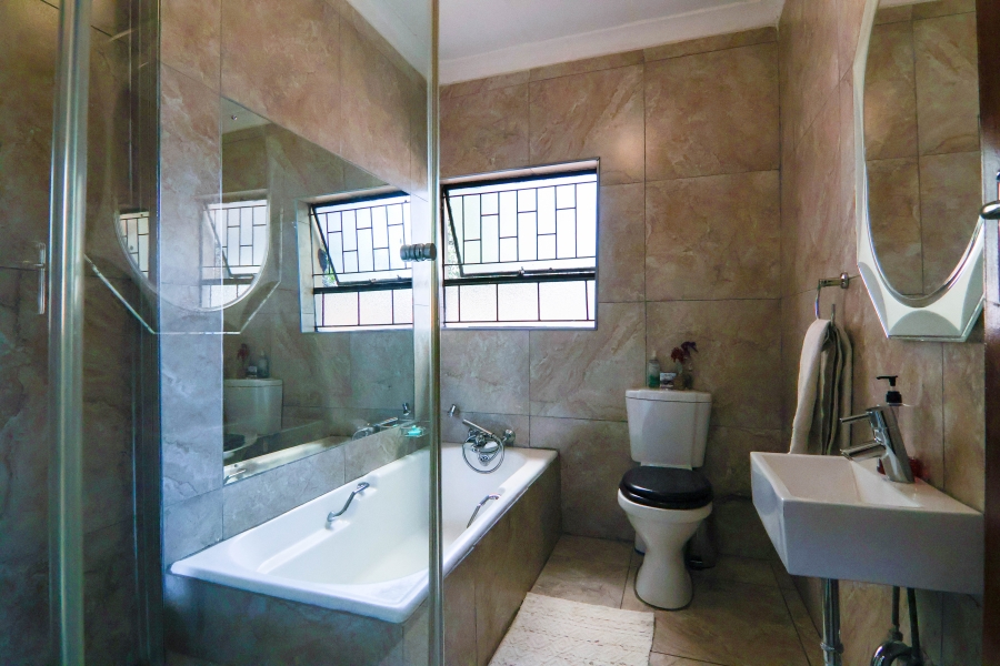5 Bedroom Property for Sale in Doringkloof Gauteng