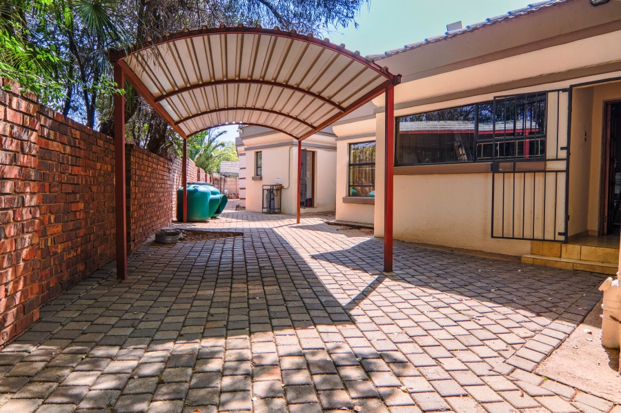 5 Bedroom Property for Sale in Doringkloof Gauteng