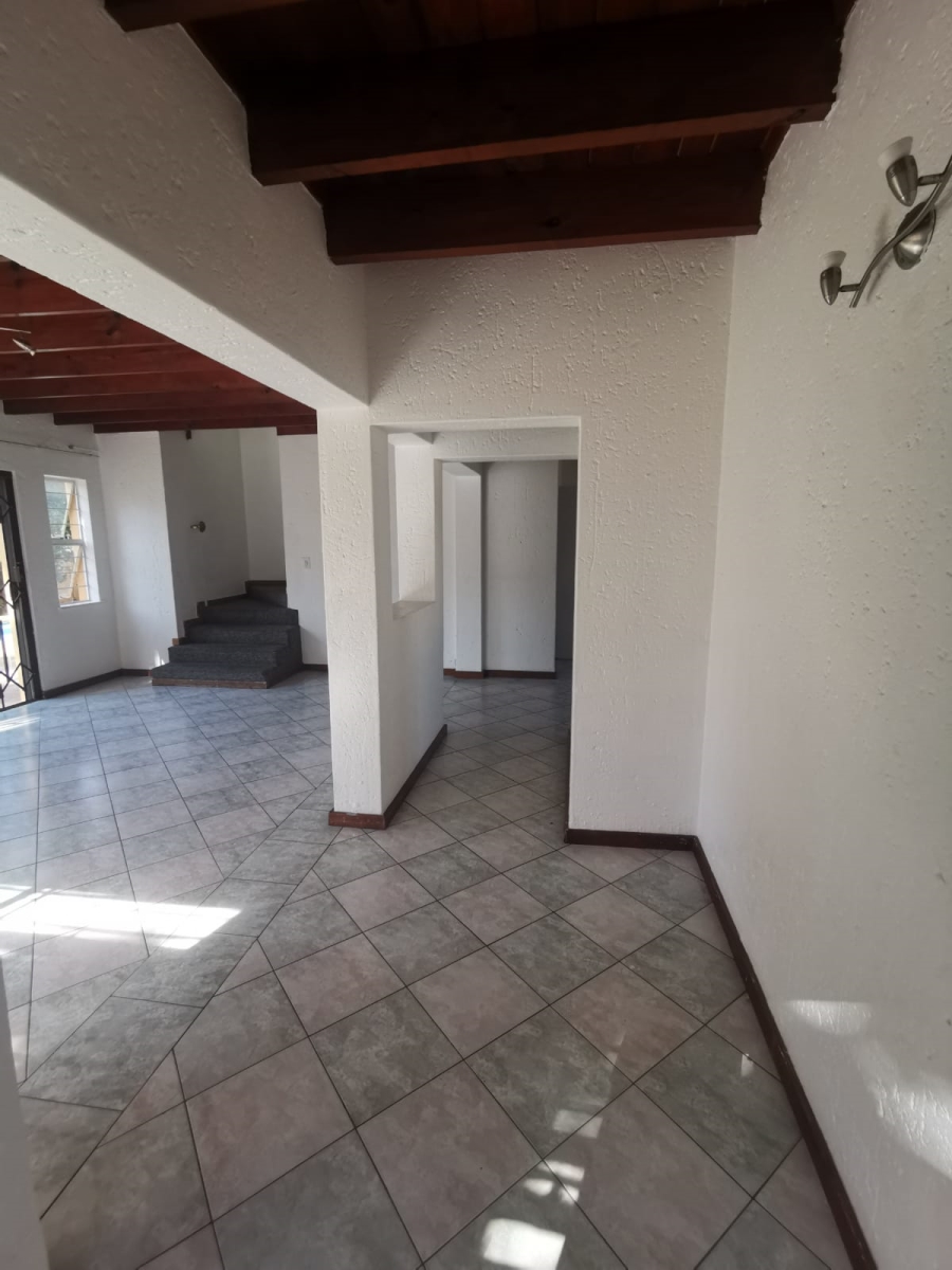 To Let 3 Bedroom Property for Rent in Sundowner Gauteng