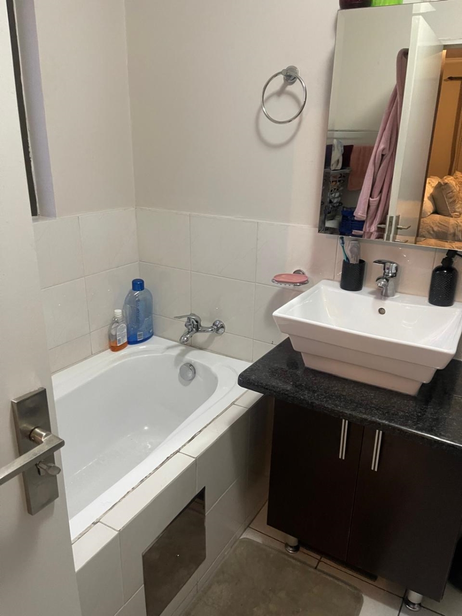 2 Bedroom Property for Sale in Noordwyk Gauteng