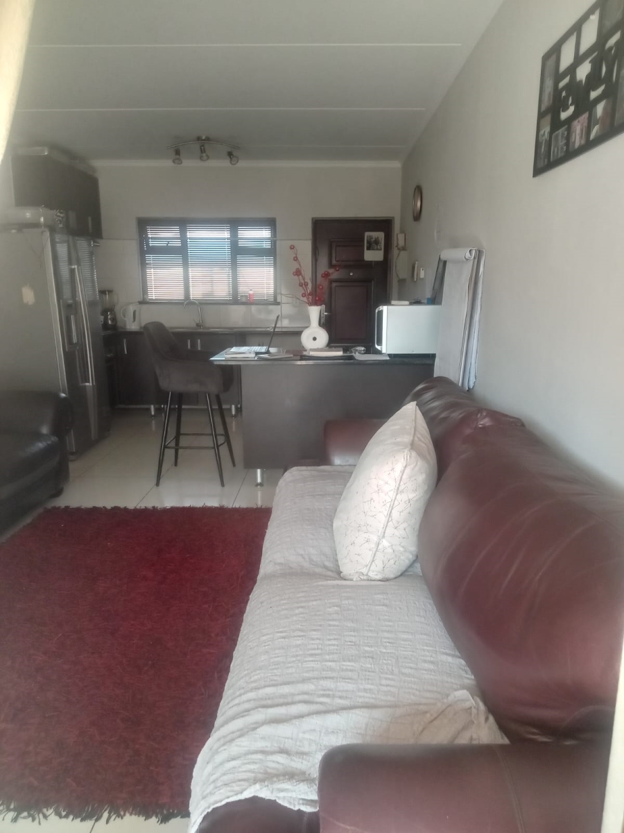 1 Bedroom Property for Sale in Noordwyk Gauteng