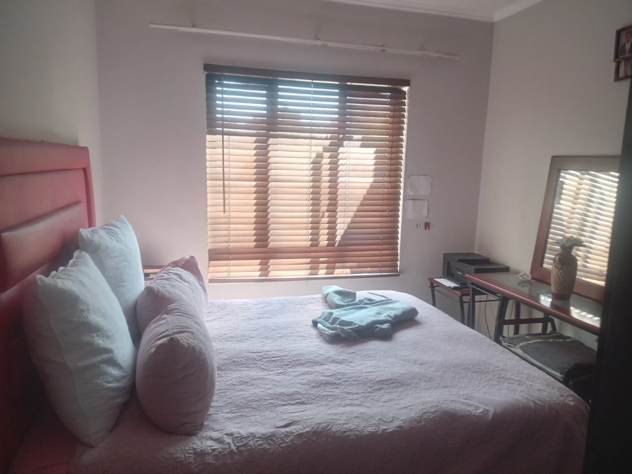 1 Bedroom Property for Sale in Noordwyk Gauteng