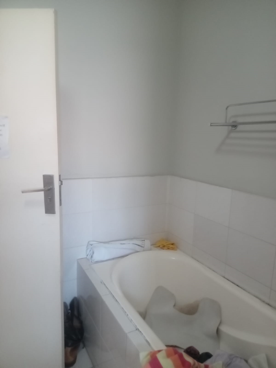 1 Bedroom Property for Sale in Noordwyk Gauteng
