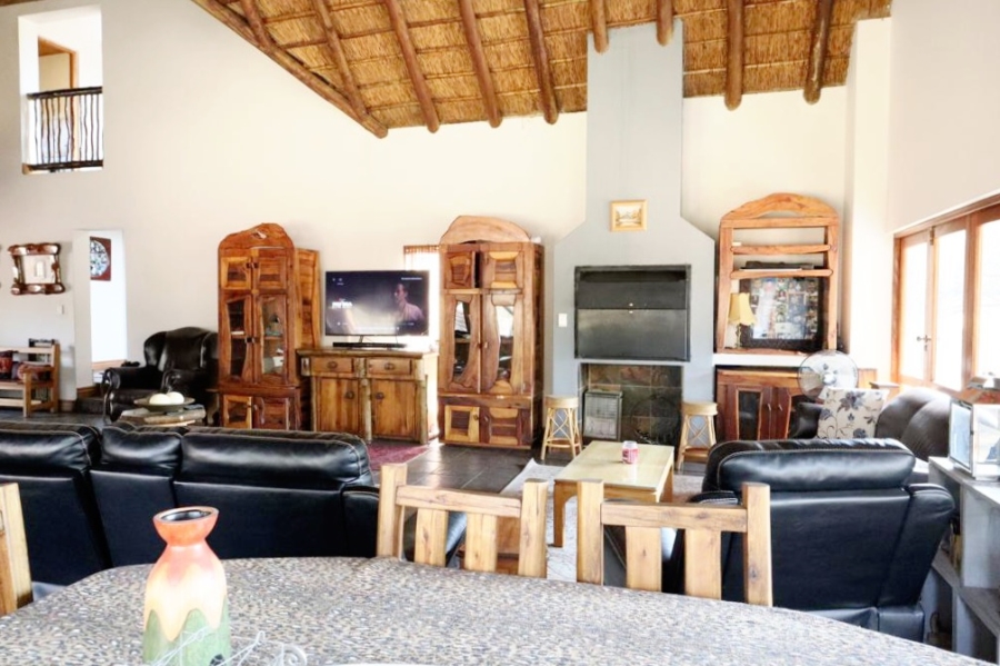 5 Bedroom Property for Sale in Leeuwfontein Gauteng