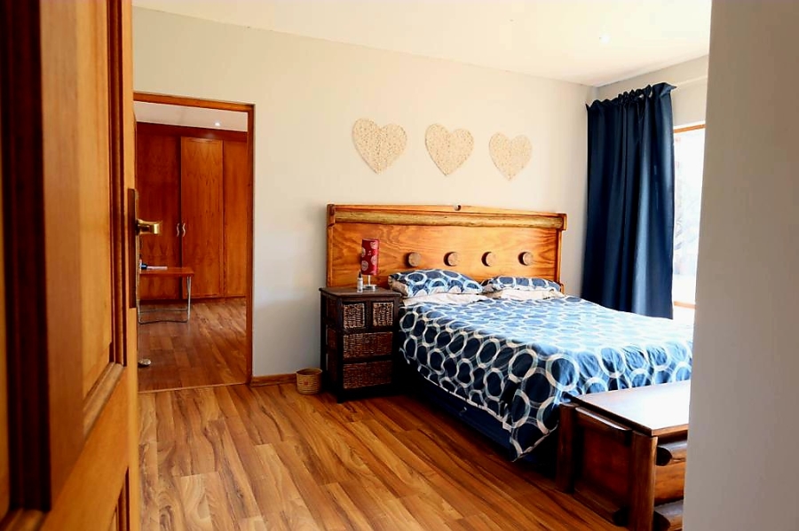5 Bedroom Property for Sale in Leeuwfontein Gauteng