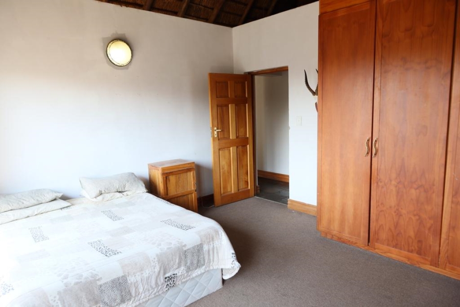 5 Bedroom Property for Sale in Leeuwfontein Gauteng