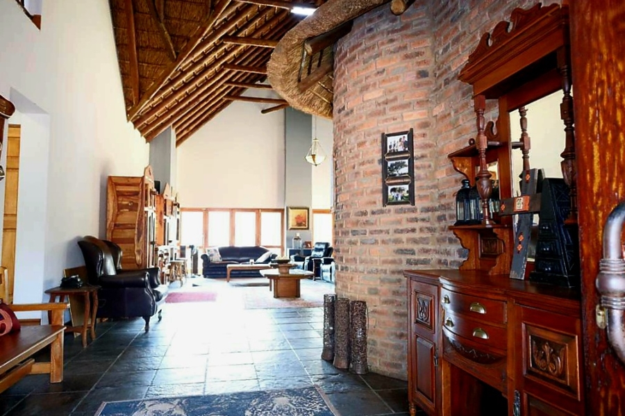 5 Bedroom Property for Sale in Leeuwfontein Gauteng