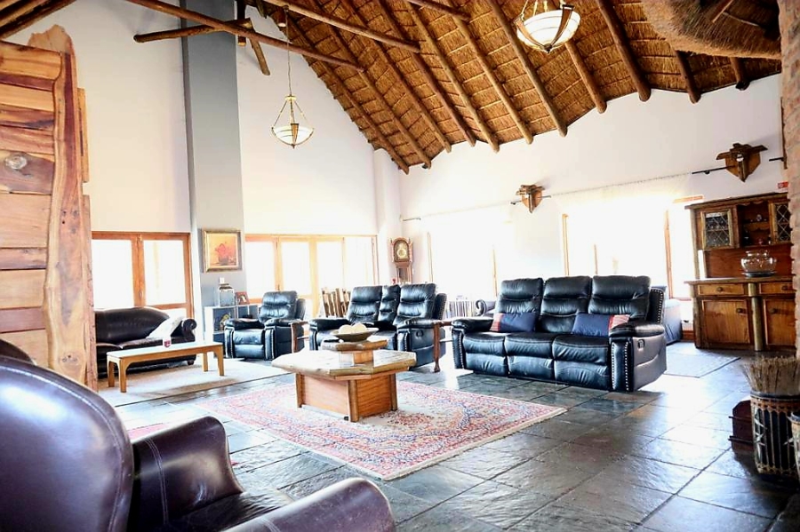 5 Bedroom Property for Sale in Leeuwfontein Gauteng