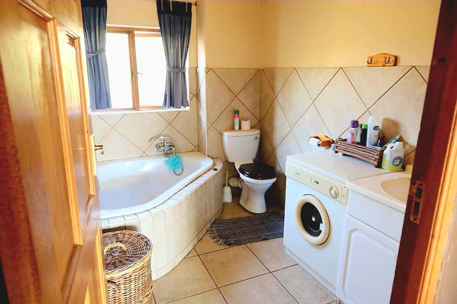 5 Bedroom Property for Sale in Leeuwfontein Gauteng