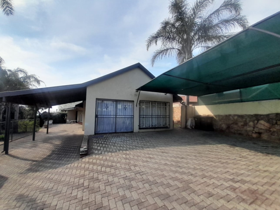 To Let 4 Bedroom Property for Rent in Wilro Park Gauteng