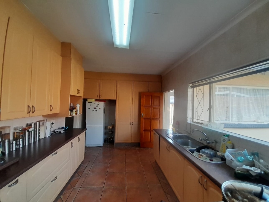 To Let 4 Bedroom Property for Rent in Wilro Park Gauteng