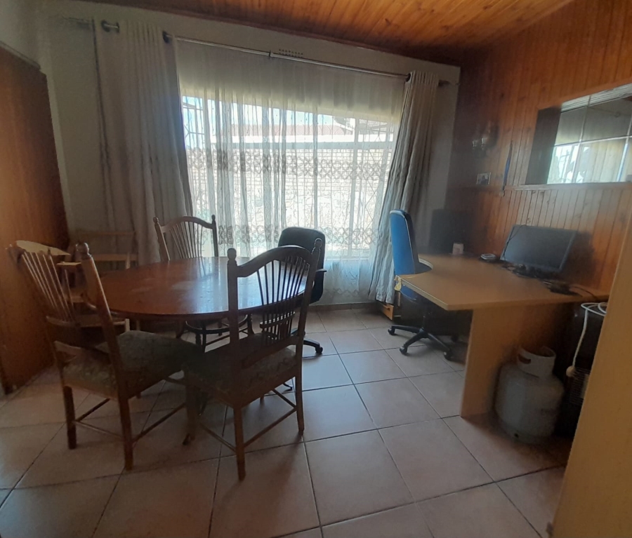 To Let 4 Bedroom Property for Rent in Wilro Park Gauteng
