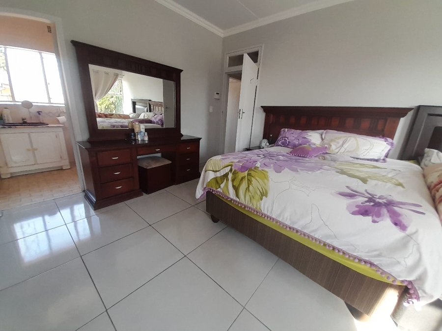To Let 4 Bedroom Property for Rent in Wilro Park Gauteng