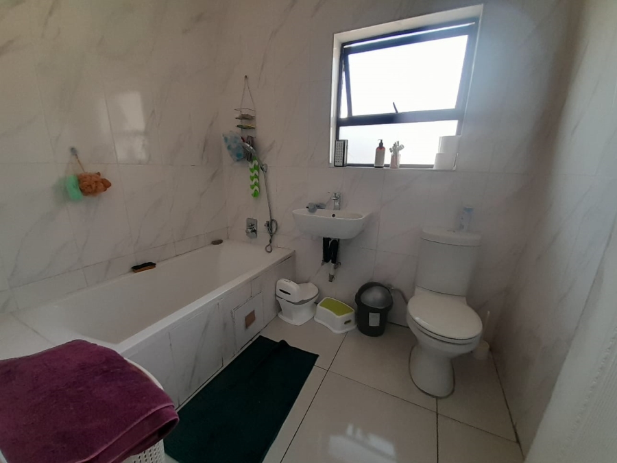 To Let 4 Bedroom Property for Rent in Wilro Park Gauteng