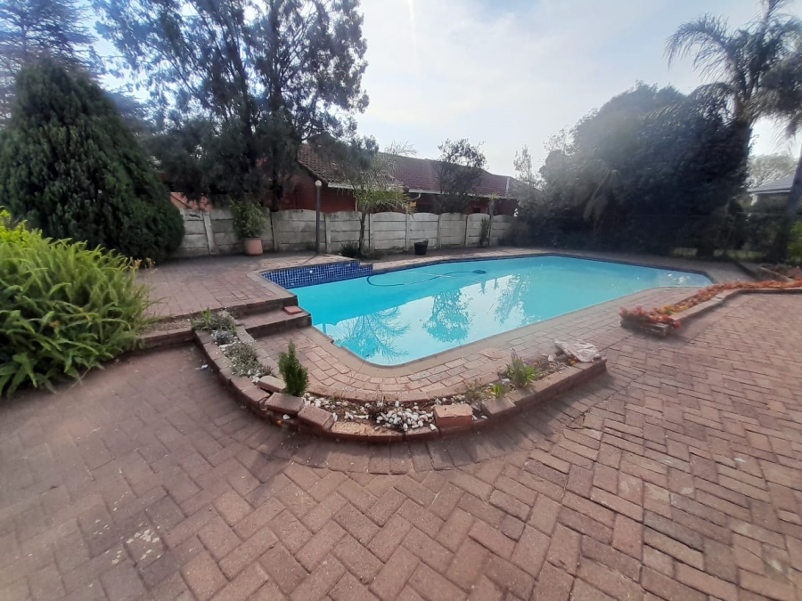 To Let 4 Bedroom Property for Rent in Wilro Park Gauteng