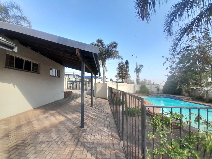 To Let 4 Bedroom Property for Rent in Wilro Park Gauteng