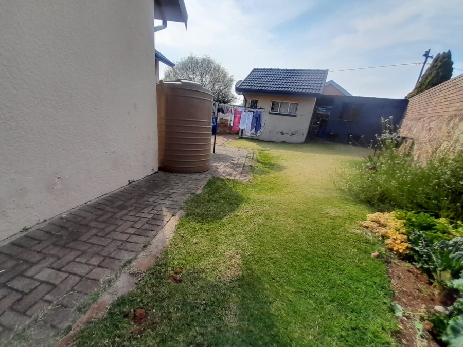 To Let 4 Bedroom Property for Rent in Wilro Park Gauteng