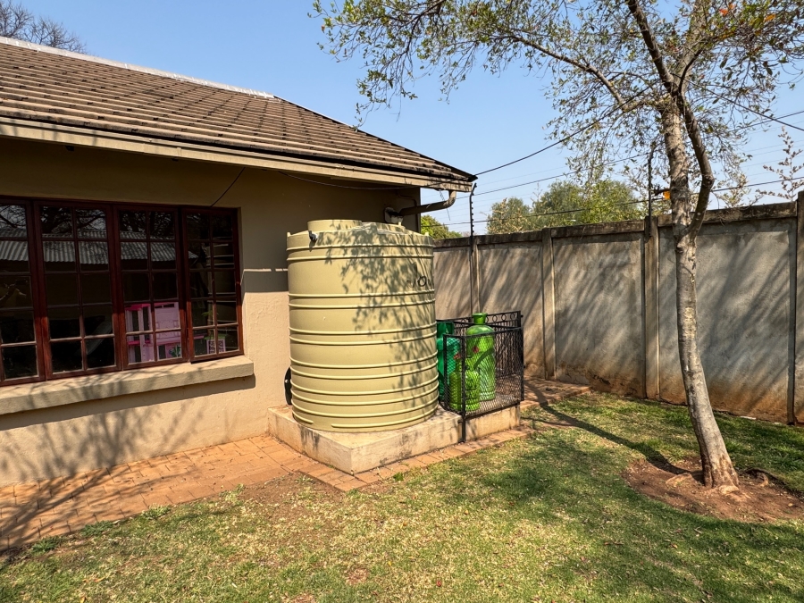 To Let 6 Bedroom Property for Rent in Irene Proper Security Estate Gauteng