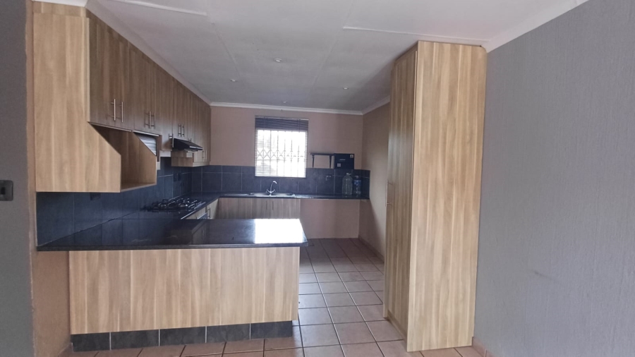 2 Bedroom Property for Sale in Vorna Valley Gauteng