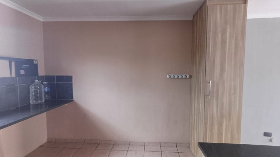 2 Bedroom Property for Sale in Vorna Valley Gauteng