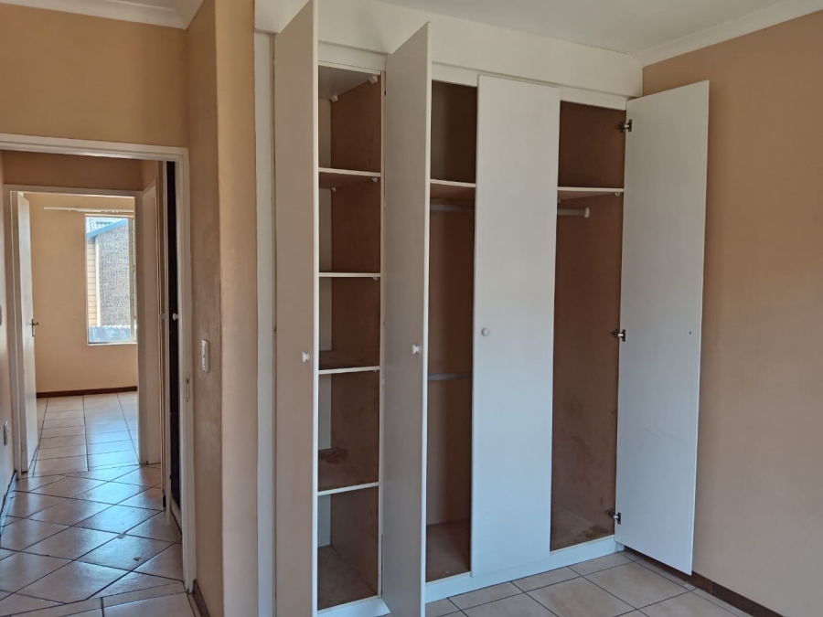 To Let 2 Bedroom Property for Rent in Honeydew Gauteng