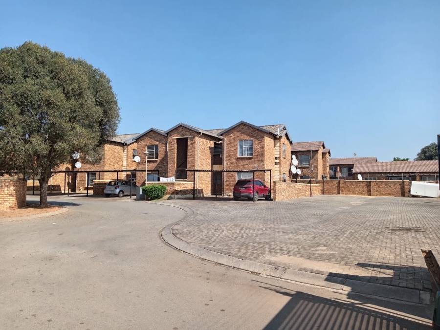 To Let 2 Bedroom Property for Rent in Honeydew Gauteng