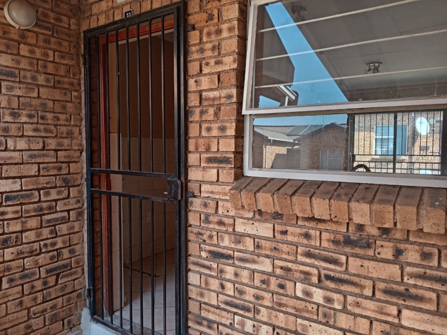 To Let 2 Bedroom Property for Rent in Honeydew Gauteng