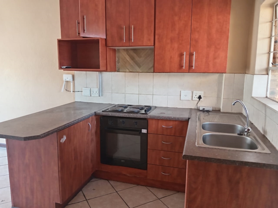 To Let 2 Bedroom Property for Rent in Honeydew Gauteng