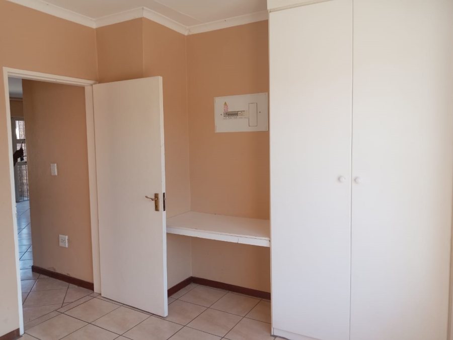 To Let 2 Bedroom Property for Rent in Honeydew Gauteng