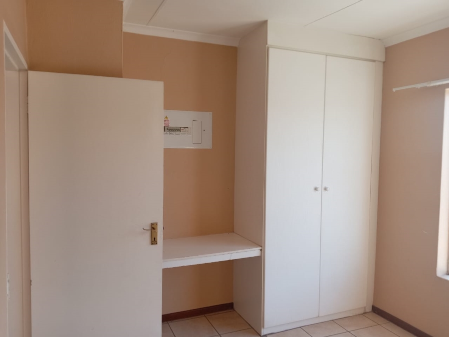 To Let 2 Bedroom Property for Rent in Honeydew Gauteng