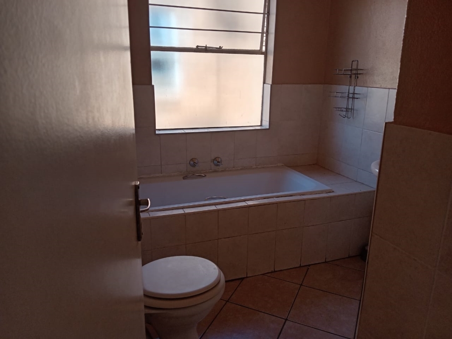 To Let 2 Bedroom Property for Rent in Honeydew Gauteng