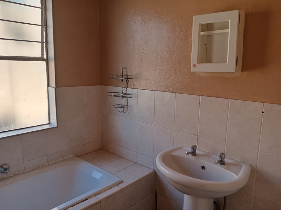 To Let 2 Bedroom Property for Rent in Honeydew Gauteng