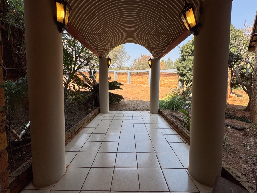 6 Bedroom Property for Sale in Blue Saddle Ranches Gauteng