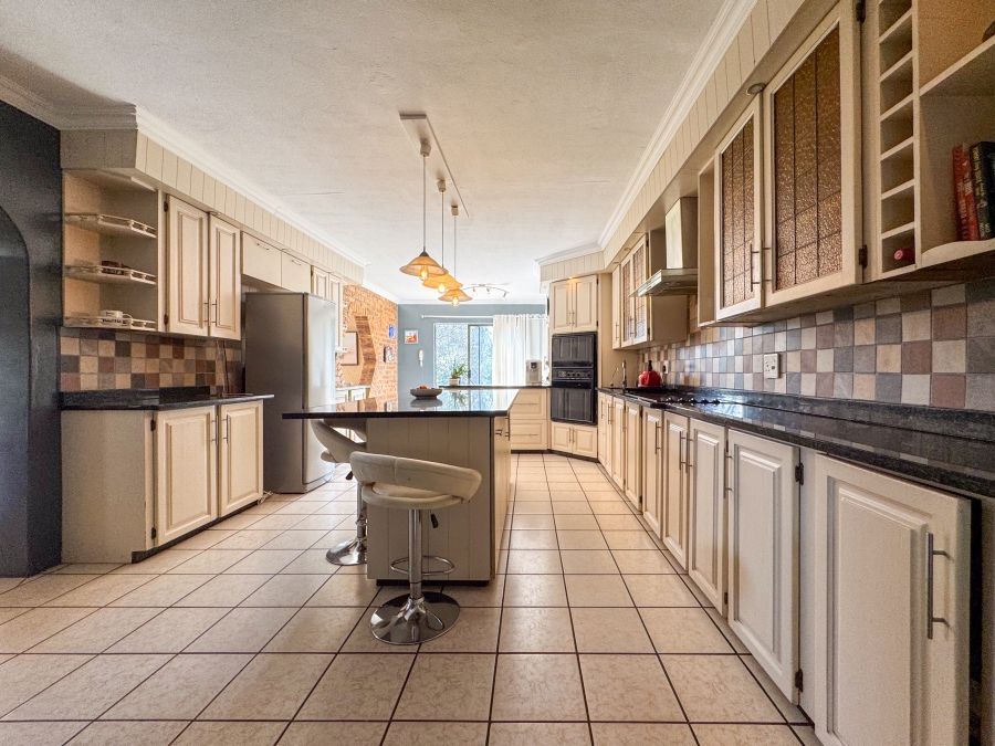 6 Bedroom Property for Sale in Blue Saddle Ranches Gauteng